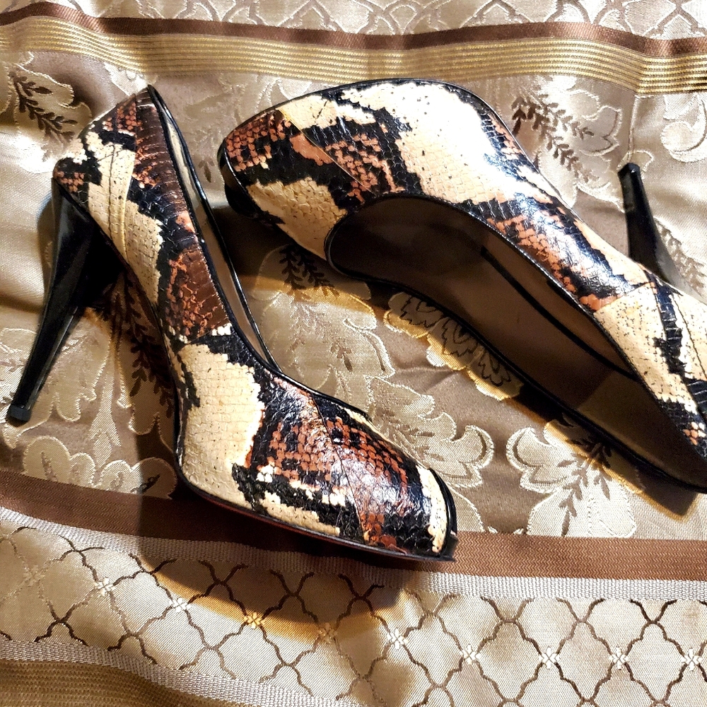 Aprox 3 inch peep toe with snake skin